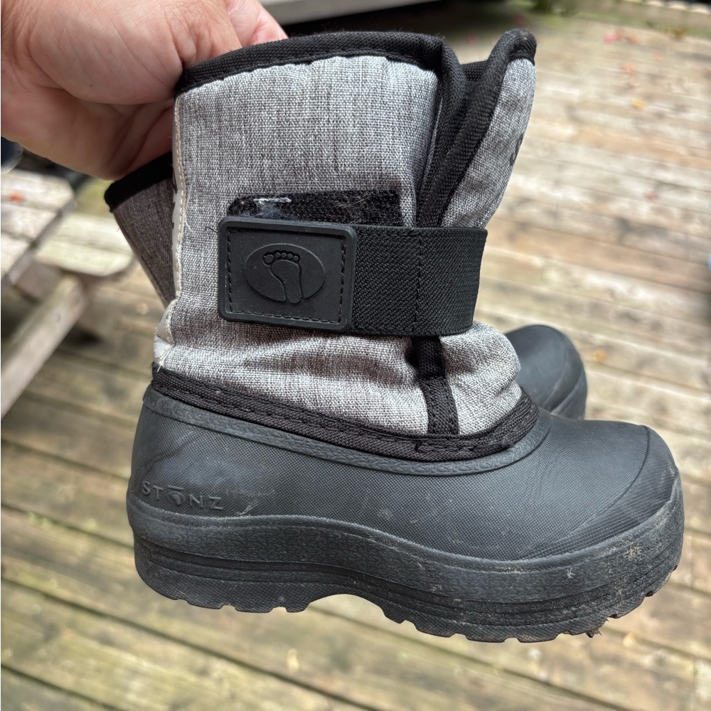 Stonz size 8